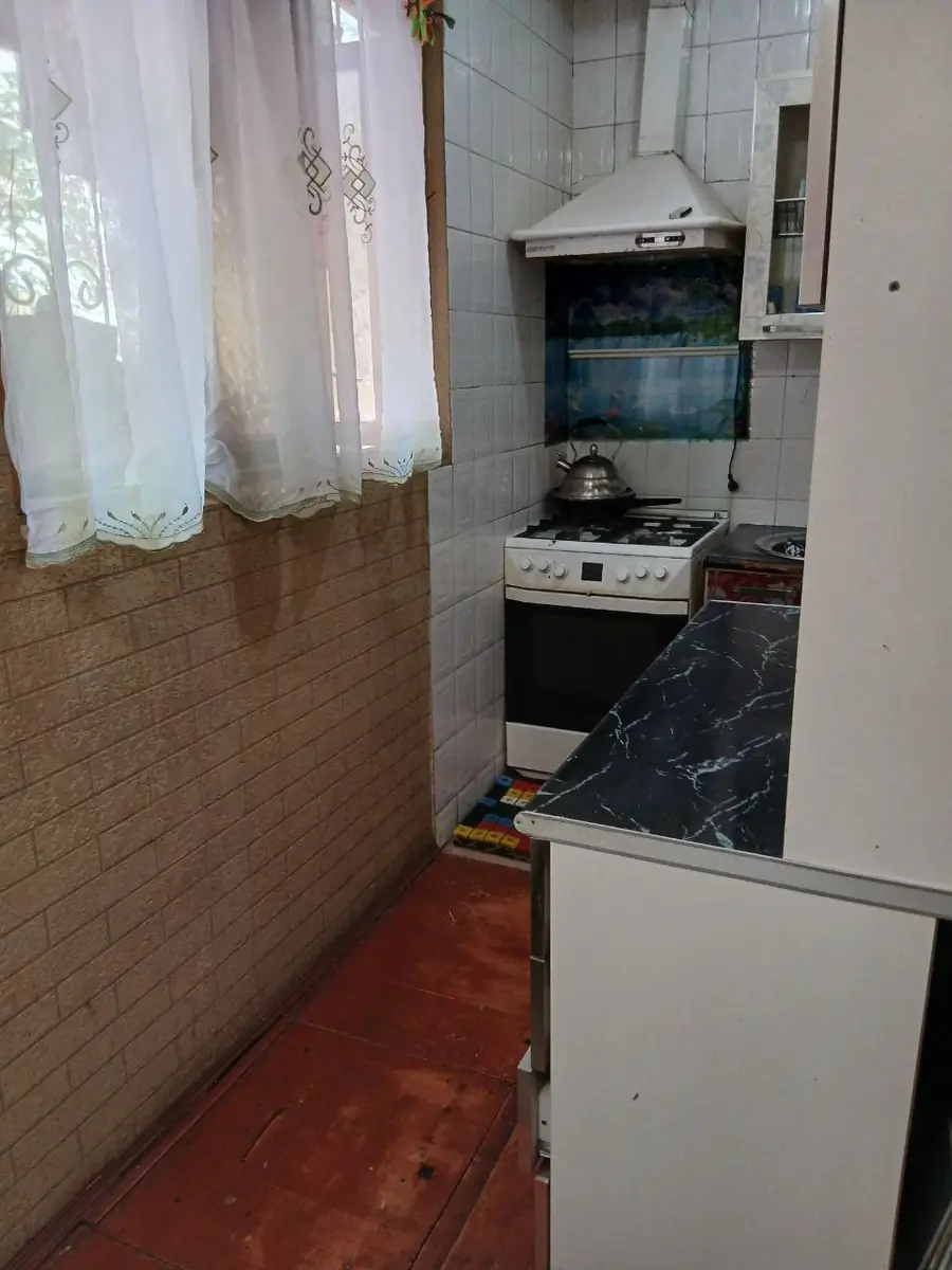 3 xonali kvartira sotiladi − 57 m²