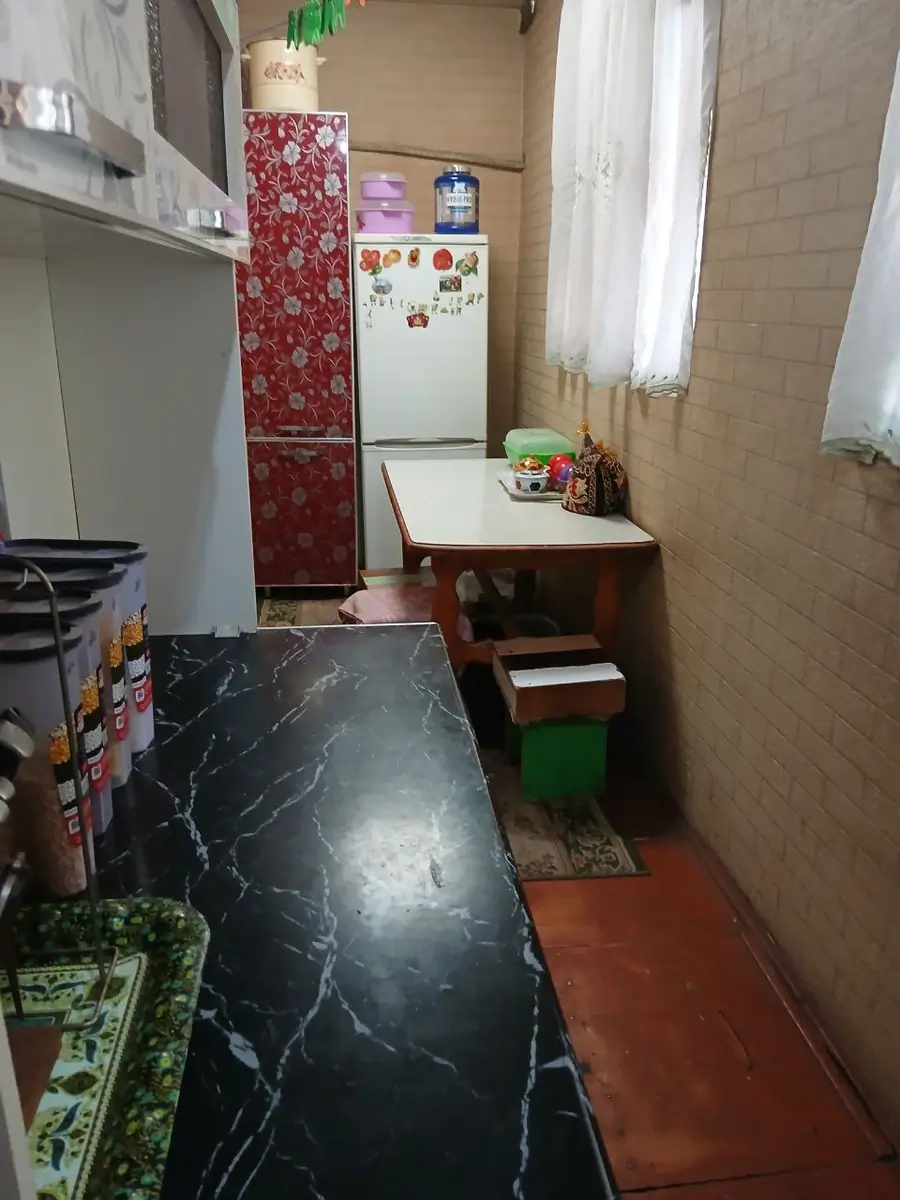 3 xonali kvartira sotiladi − 57 m²