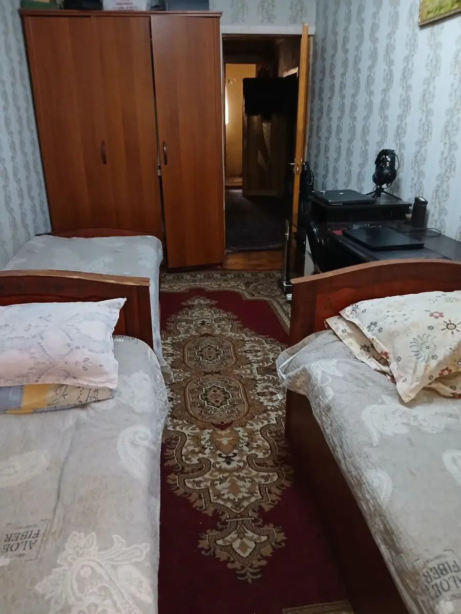 3 xonali kvartira sotiladi − 57 m²
