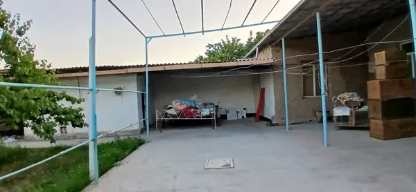 1 qavatli uy − 8000 m², 8 sot. 