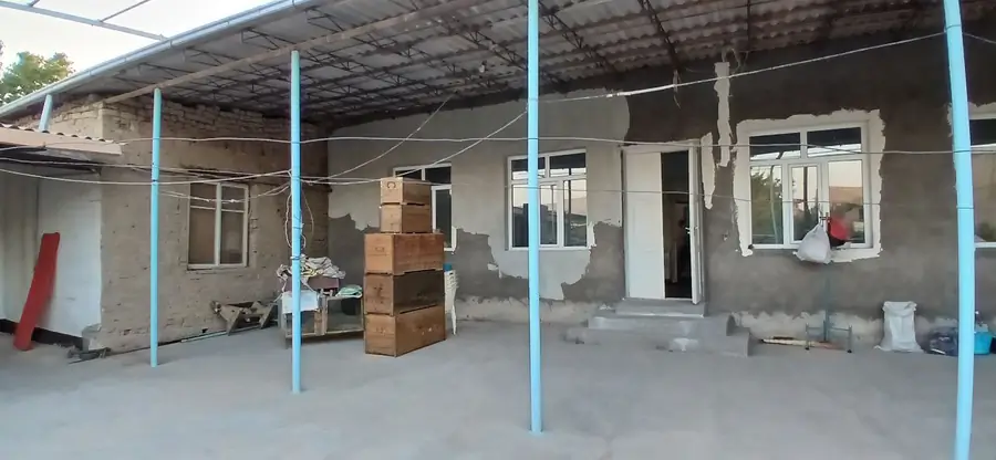 1 qavatli uy − 8000 m², 8 sot. 