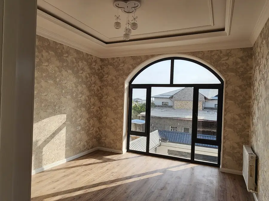 2 qavatli uyning 100% sotiladi − 200 m²