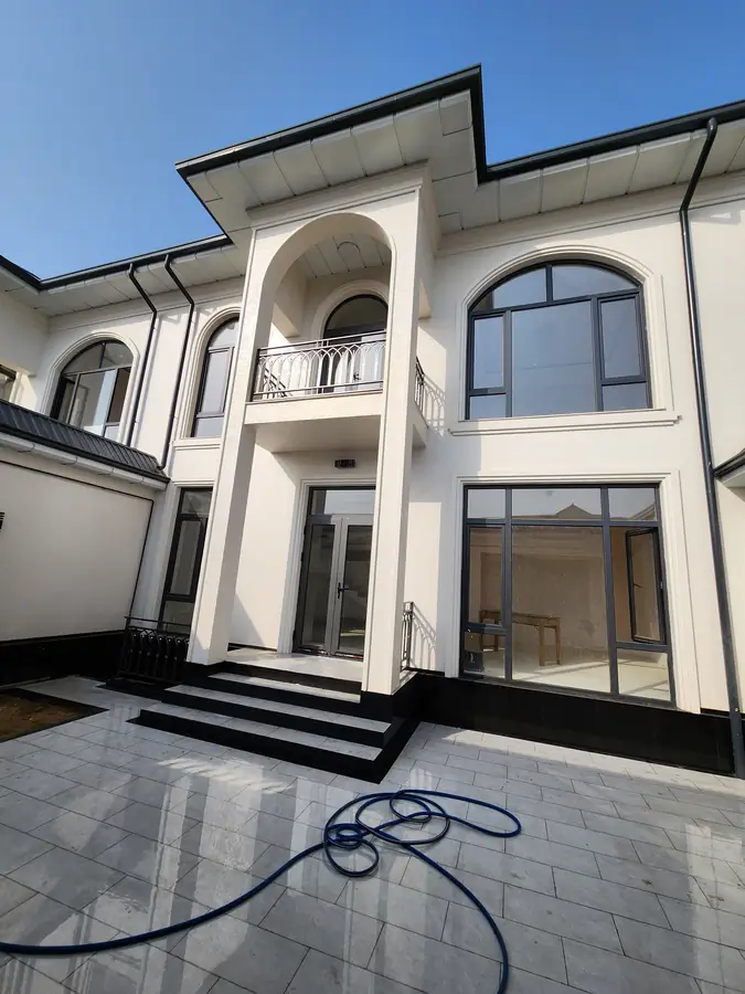 2 qavatli uyning 100% sotiladi − 200 m²