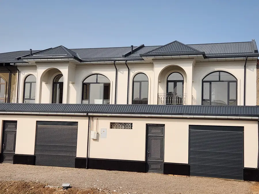 2 qavatli uyning 100% sotiladi − 200 m²