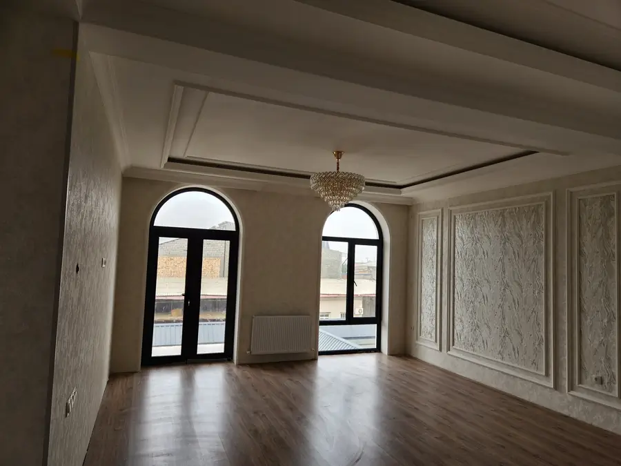 2 qavatli uyning 100% sotiladi − 200 m²