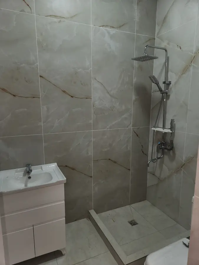 2 qavatli uyning 100% sotiladi − 200 m²