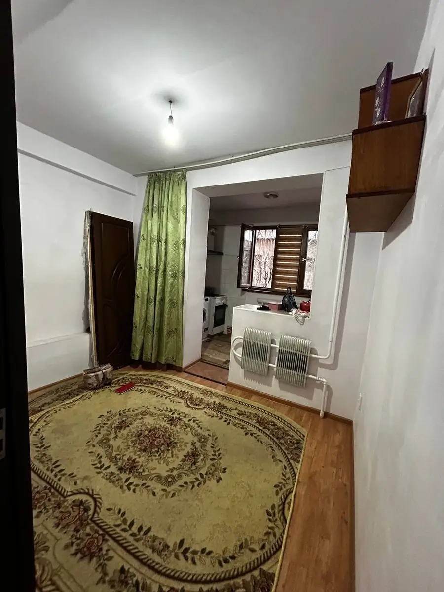 Продается 1-комнатная квартира − 43 м²