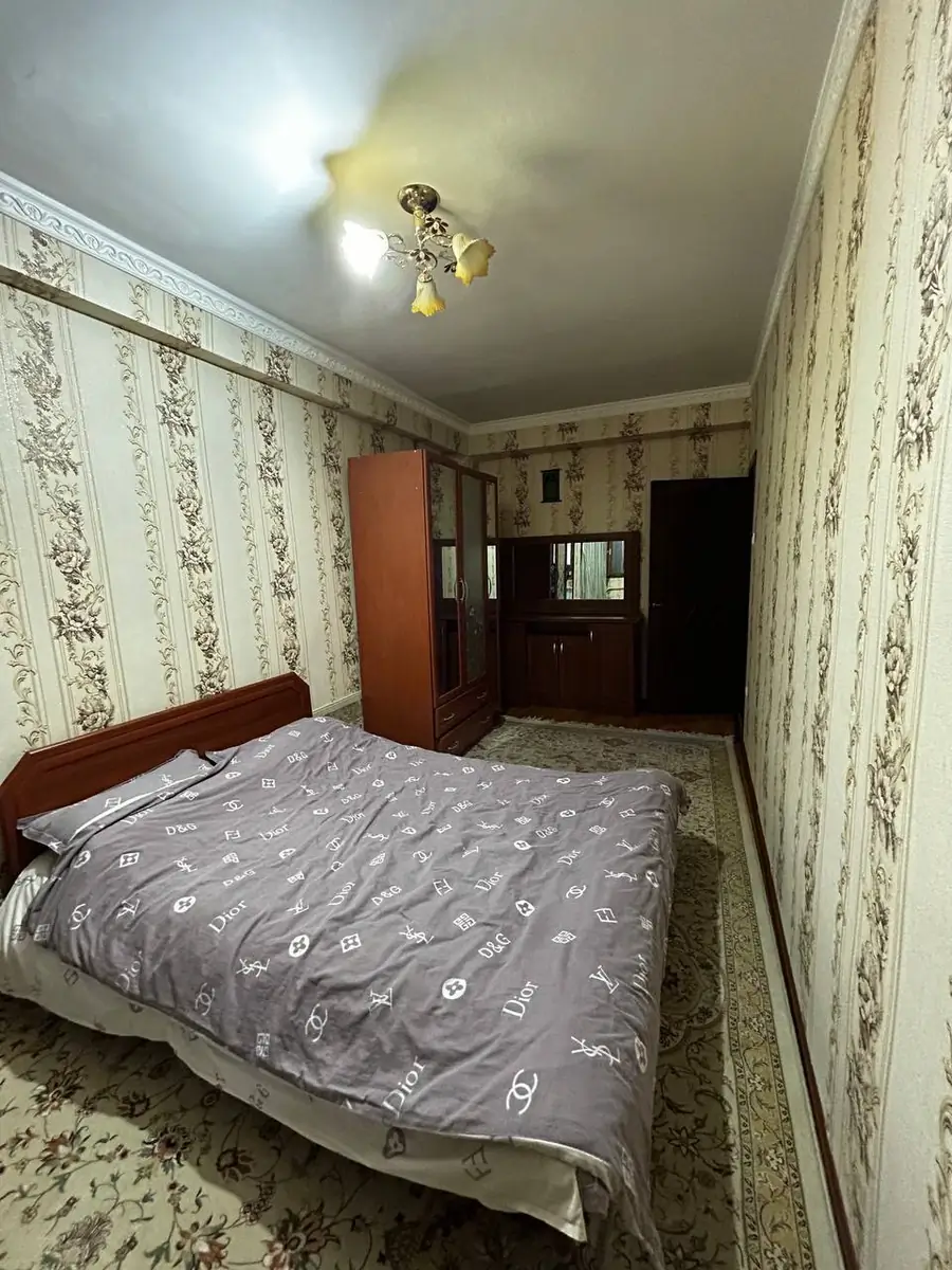 Продается 1-комнатная квартира − 43 м²
