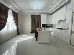 Ijaraga 2 qavatli uy − 260 m²