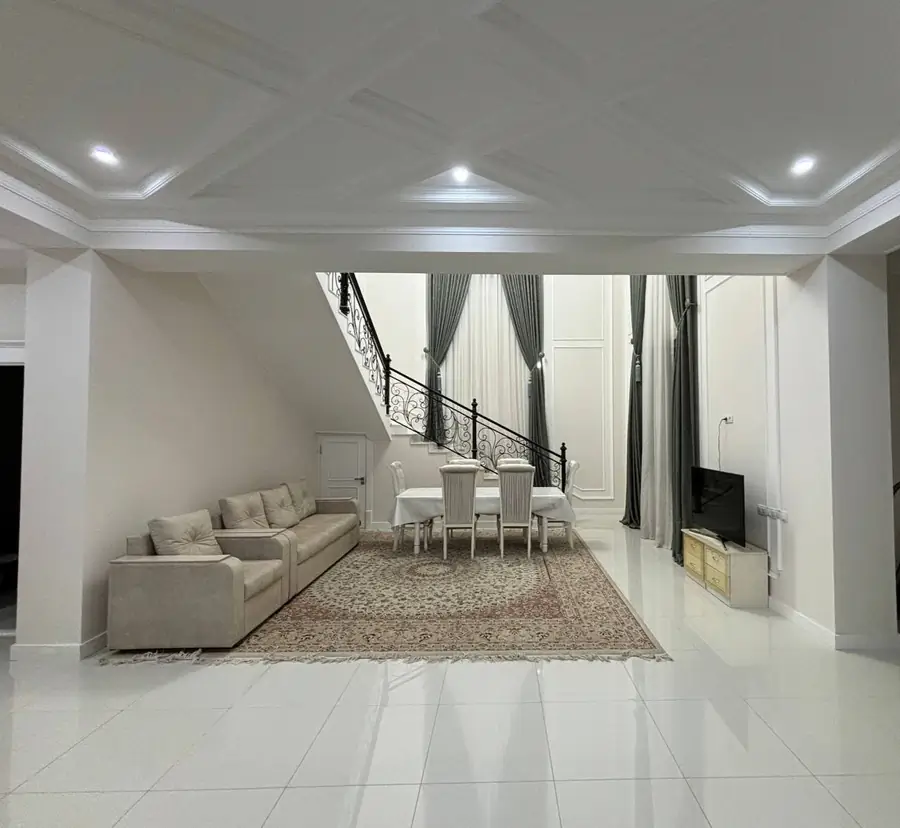 Ijaraga 2 qavatli uy − 260 m²
