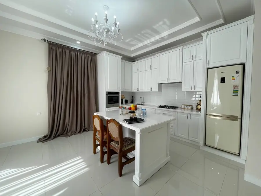Ijaraga 2 qavatli uy − 260 m²