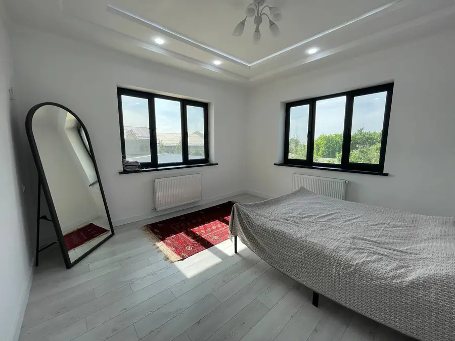 Ijaraga 2 qavatli uy − 260 m²