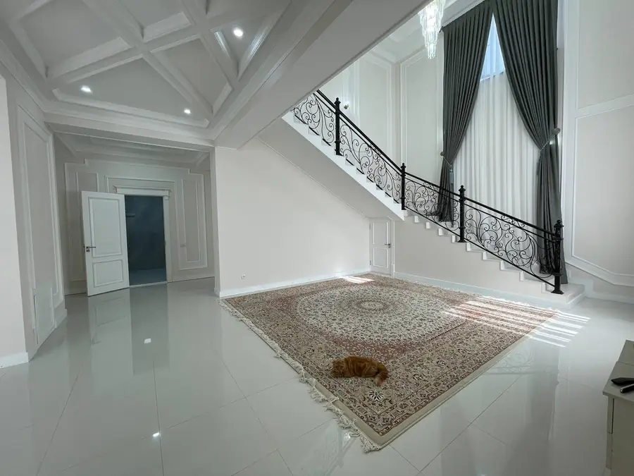 Ijaraga 2 qavatli uy − 260 m²