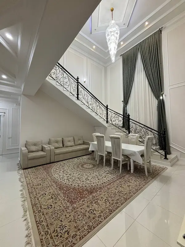 Ijaraga 2 qavatli uy − 300 m²
