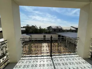 Ijaraga 2 qavatli uy − 260 m²
