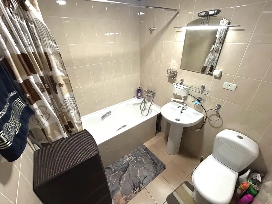 3 xonali kvartira sotiladi − 70 m²