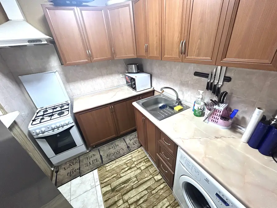 3 xonali kvartira sotiladi − 70 m²