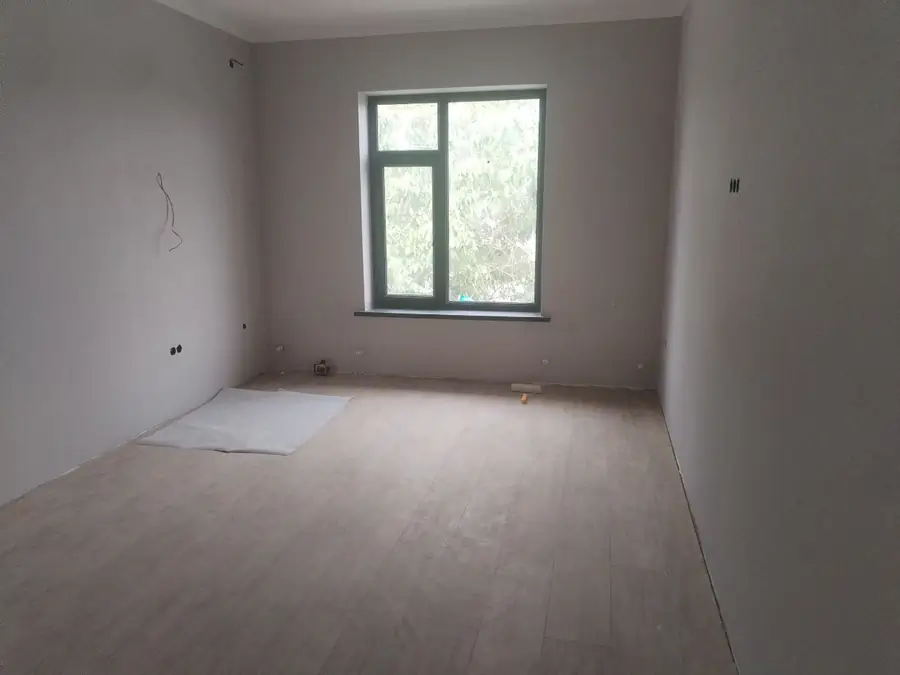 2 qavatli uy − 300 m², 6 sot. 