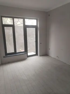 2 qavatli uy − 300 m², 6 sot. 