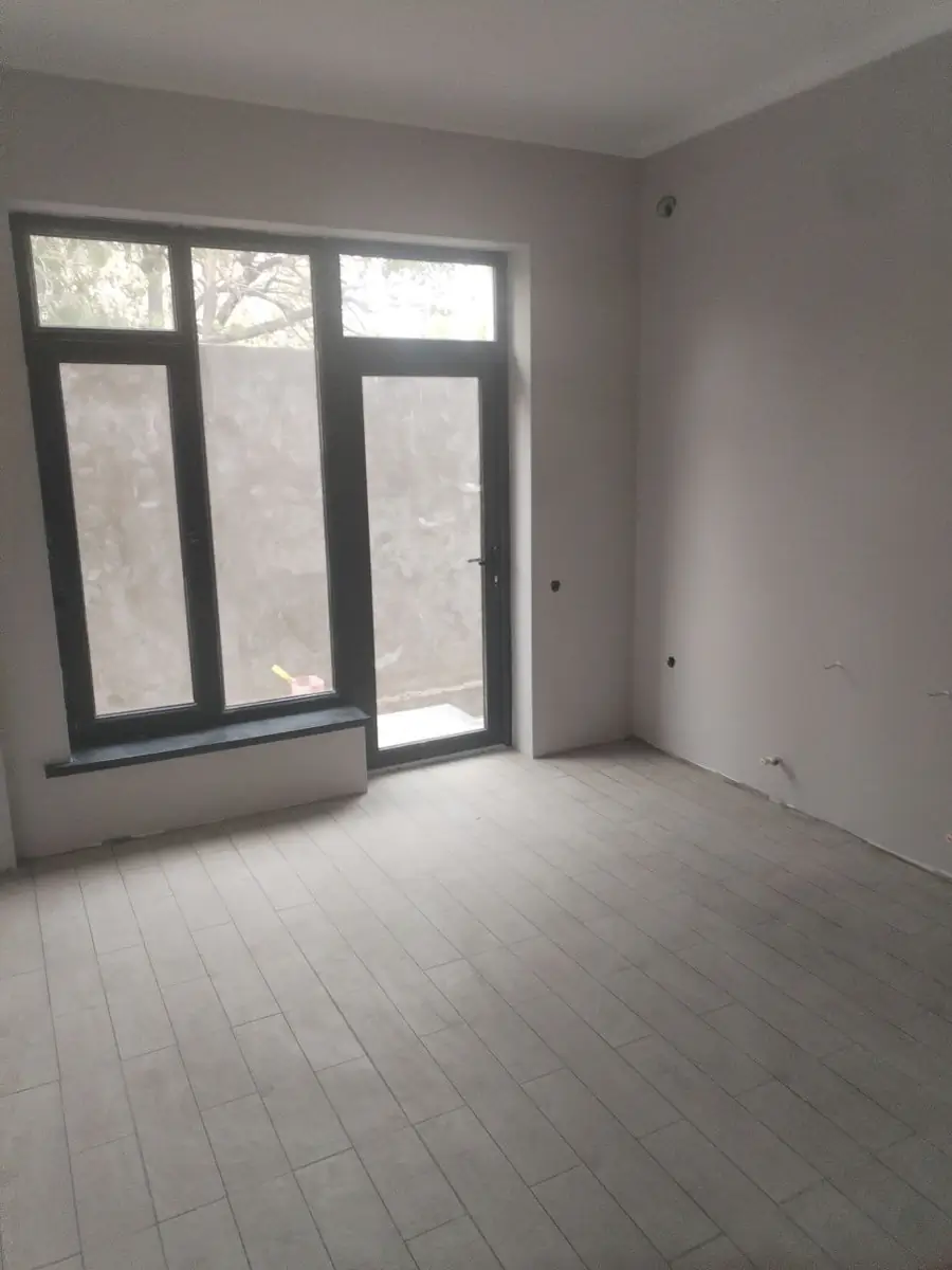 2 qavatli uy − 300 m², 6 sot. 