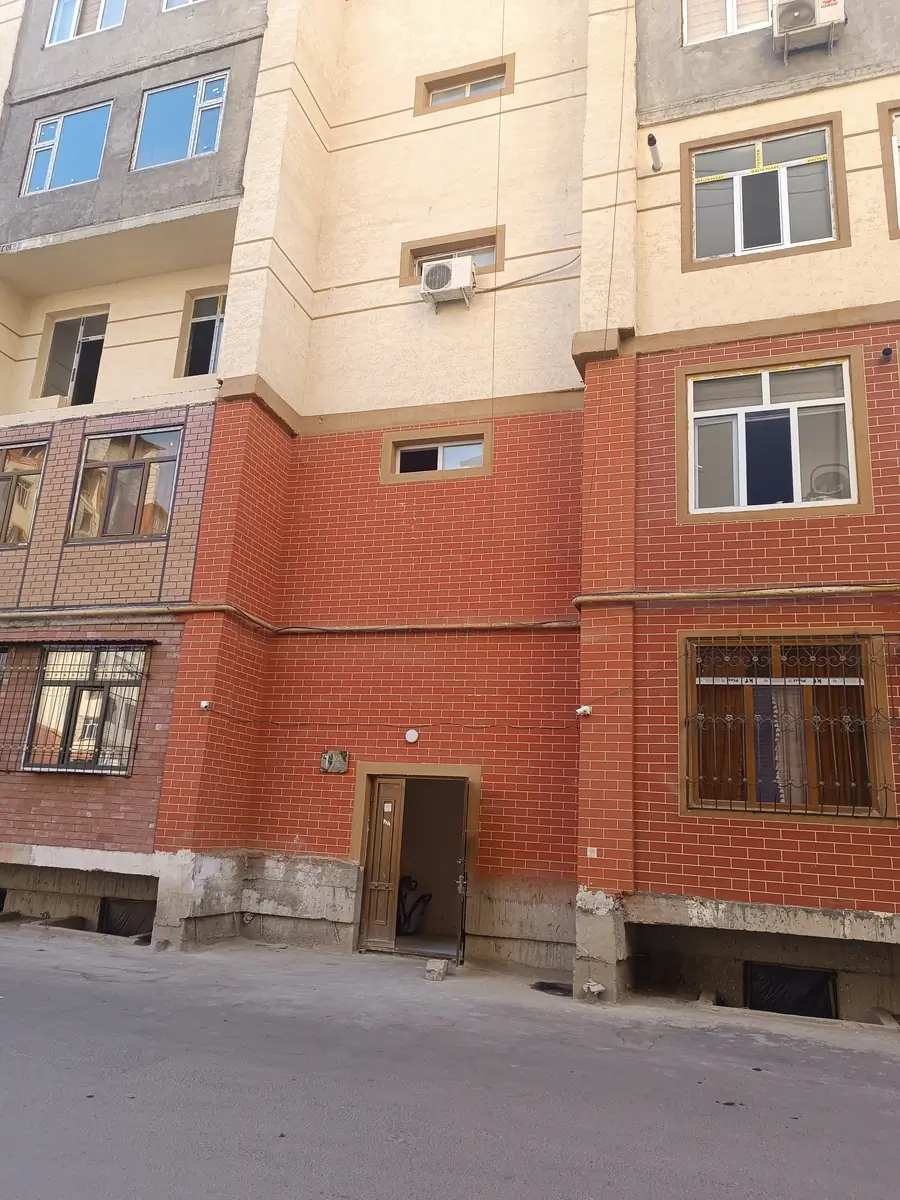 Продается 2-комнатная квартира − 42 м²