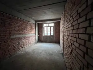 Продается 3-комнатная квартира − 101 м²