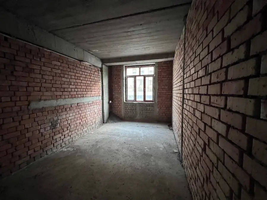 Продается 3-комнатная квартира − 101 м²