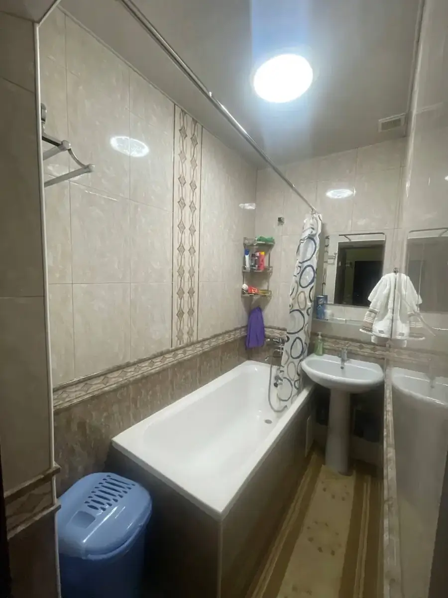 Сдается 3-комнатная квартира − 90 м²