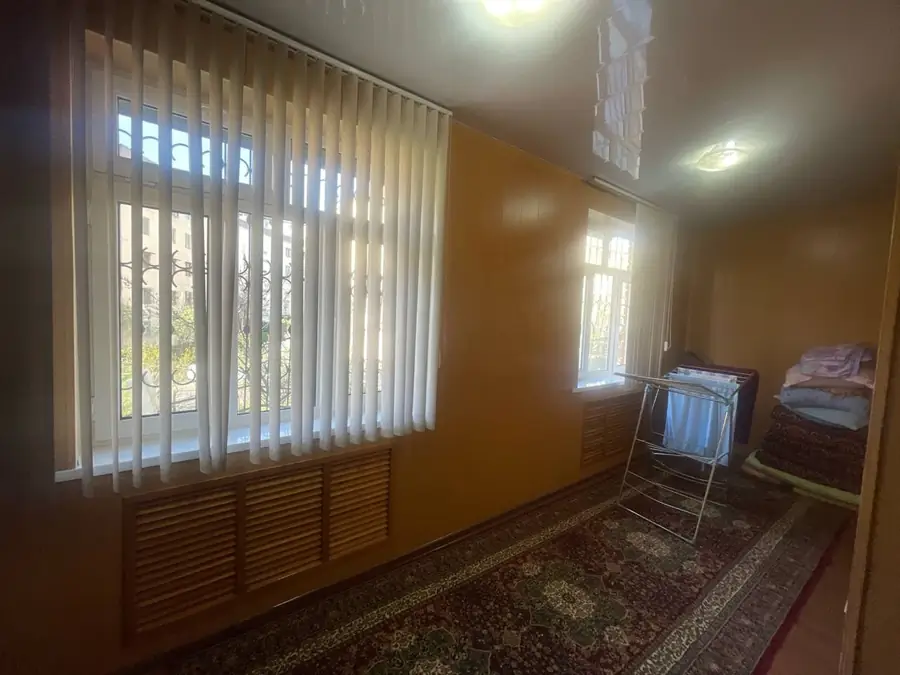 Сдается 3-комнатная квартира − 90 м²