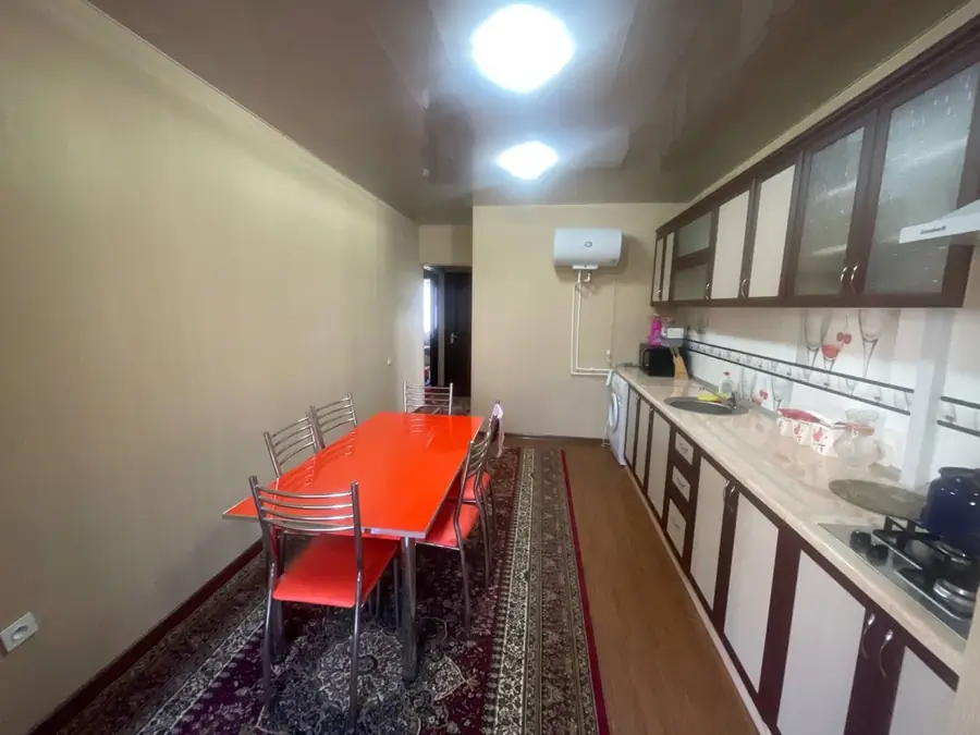 Сдается 3-комнатная квартира − 90 м²