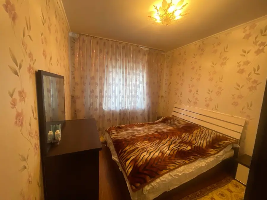 Сдается 3-комнатная квартира − 90 м²