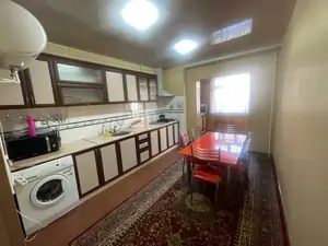 Сдается 3-комнатная квартира − 90 м²