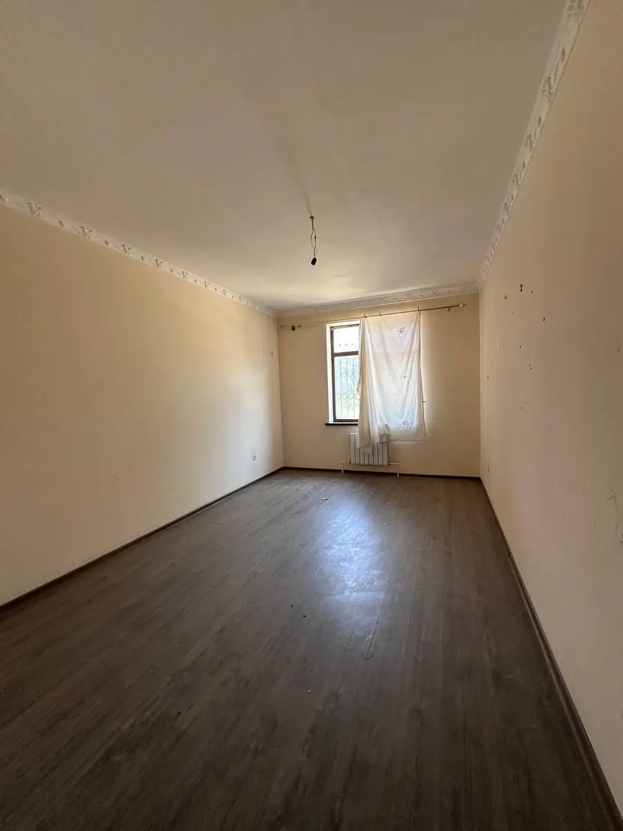 3-комнатная квартира − 84 м², 1/3 этаж