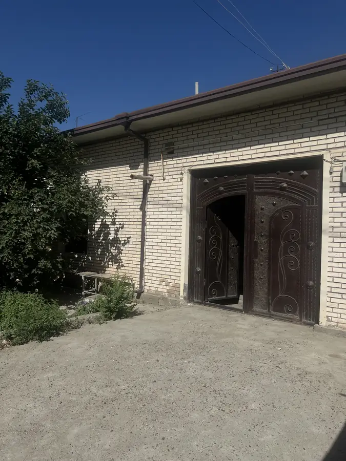 1-этажный дом − 150 м², 5 сот.