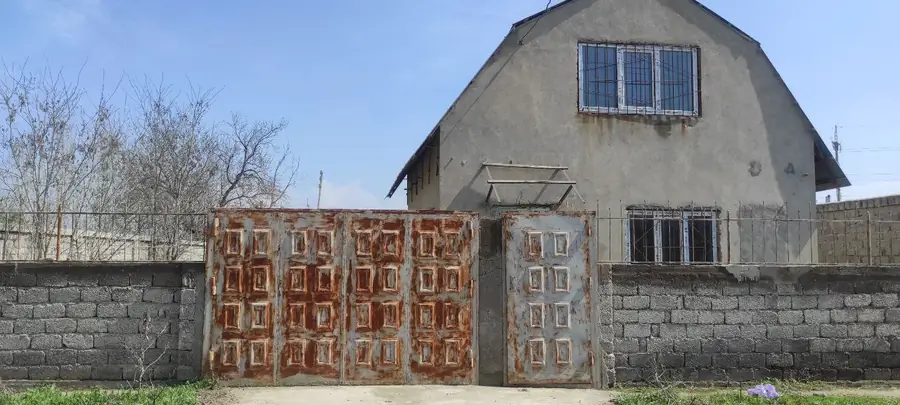 2-этажный дом − 70 м², 8 сот.