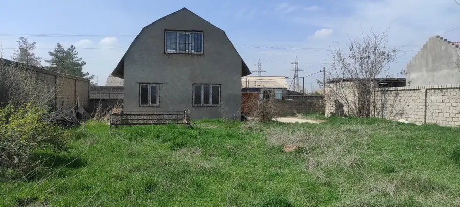 2-этажный дом − 70 м², 8 сот.