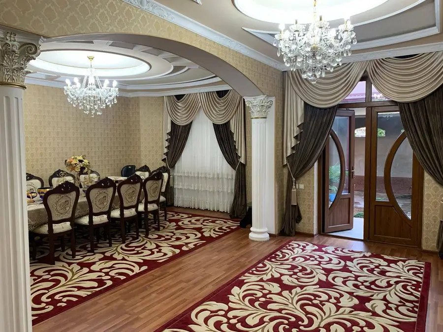 3 qavatli uy − 300 m², 3 sot. 