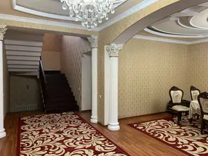 3 qavatli uy − 300 m², 3 sot. 
