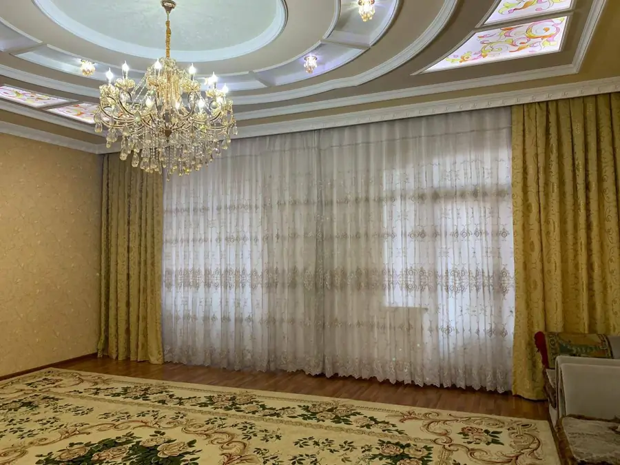 3 qavatli uy sotiladi − 300 m²