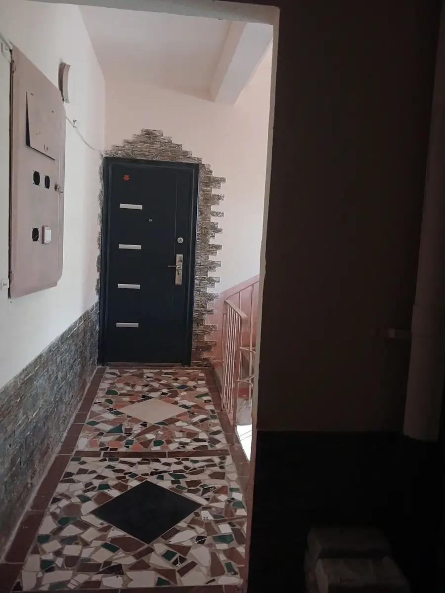 Продается Более 5-комнатная квартира − 120 м²