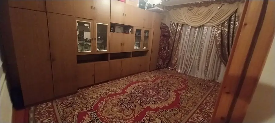 Продается Более 5-комнатная квартира − 120 м²