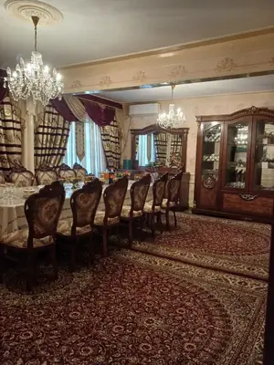 Продается Более 5-комнатная квартира − 120 м²