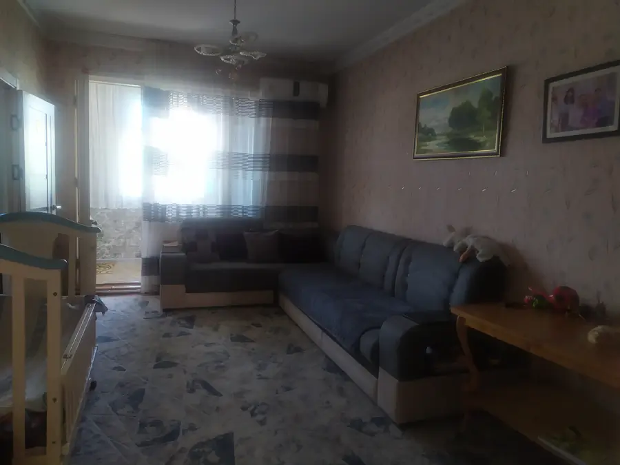 Продается 3-комнатная квартира − 56 м²