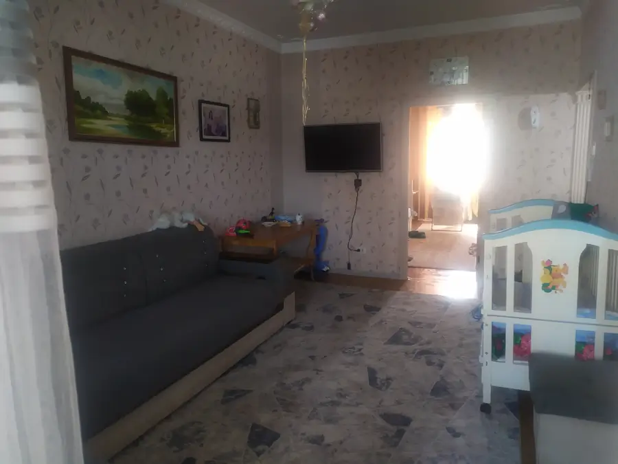 Продается 3-комнатная квартира − 56 м²