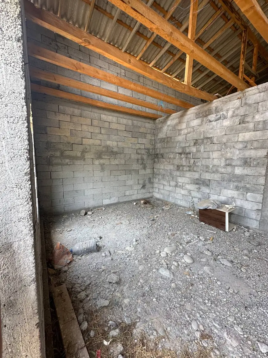 2 qavatli uy sotiladi − 100 m²