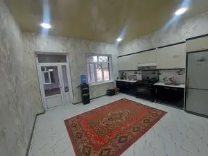 1 qavatli uy − 300 m², 4 sot. 