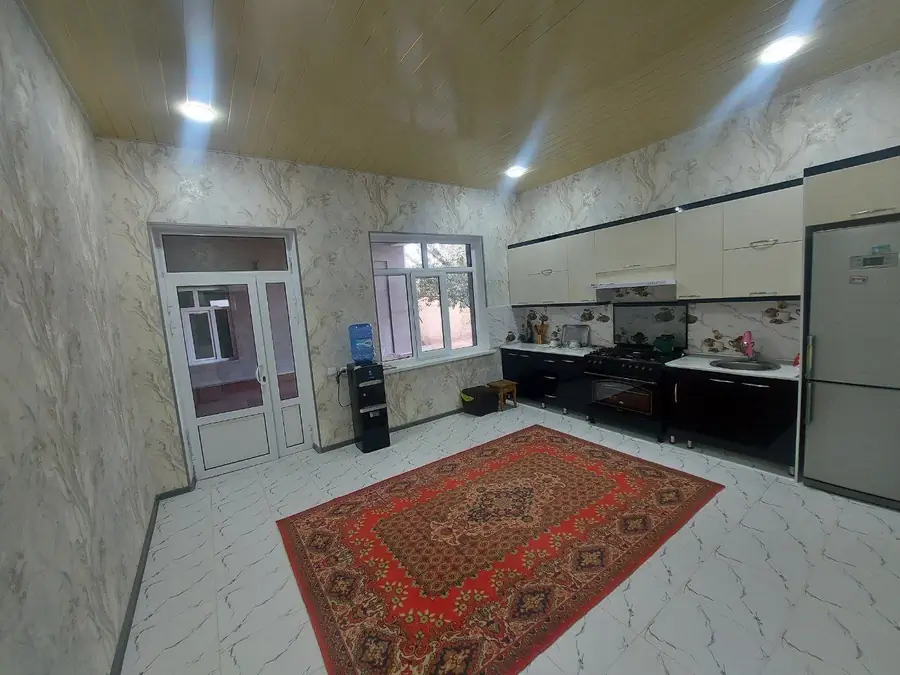 1 qavatli uy − 300 m², 4 sot. 