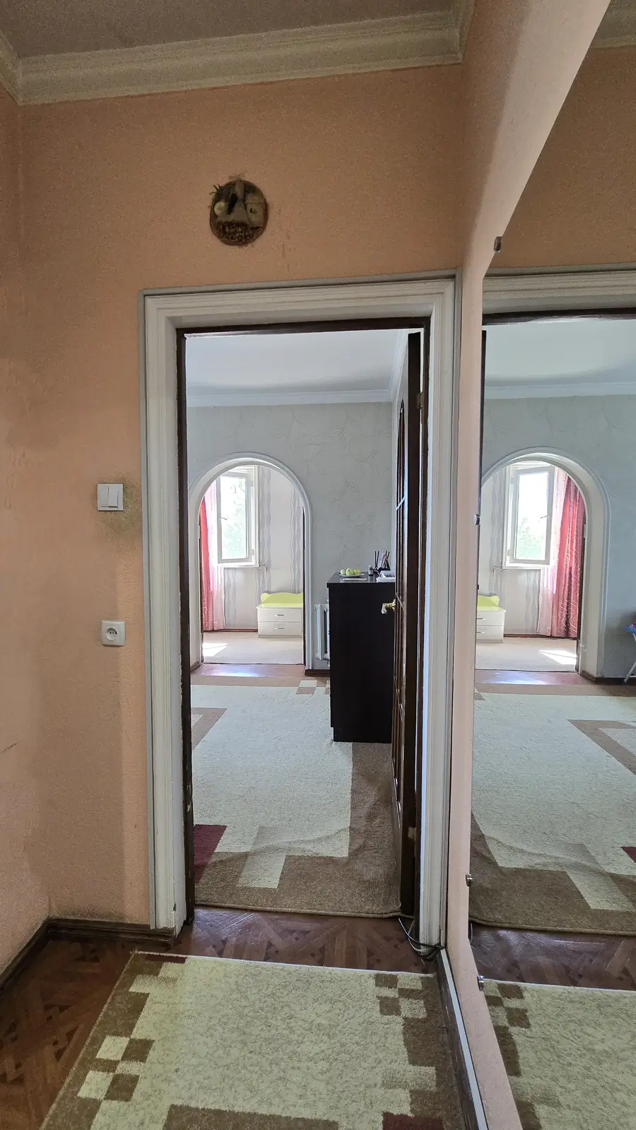 Продается 1-комнатная квартира − 40 м²