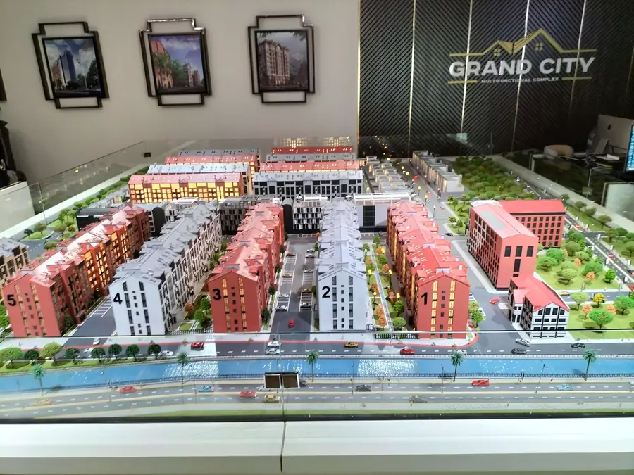 1-комнатная квартира − 42 м², 1/6 этаж