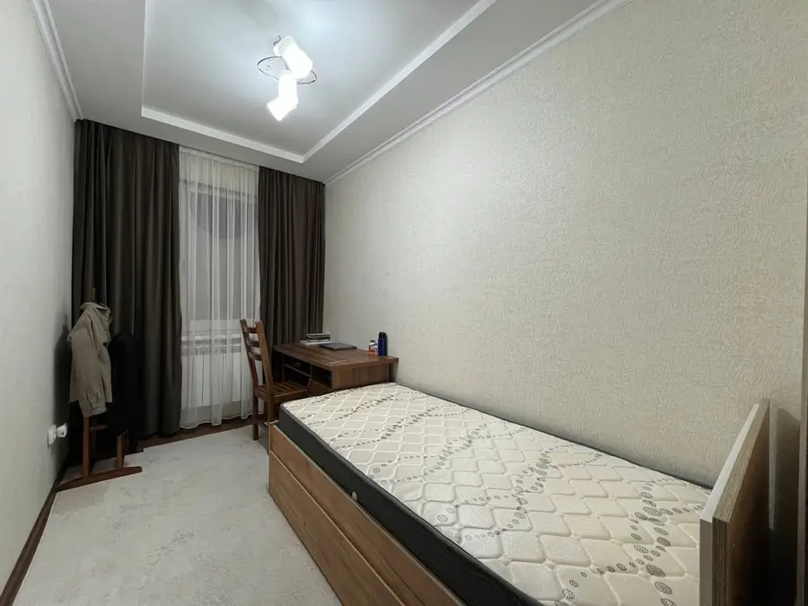 4 xonali kvartira sotiladi − 94.7 m²